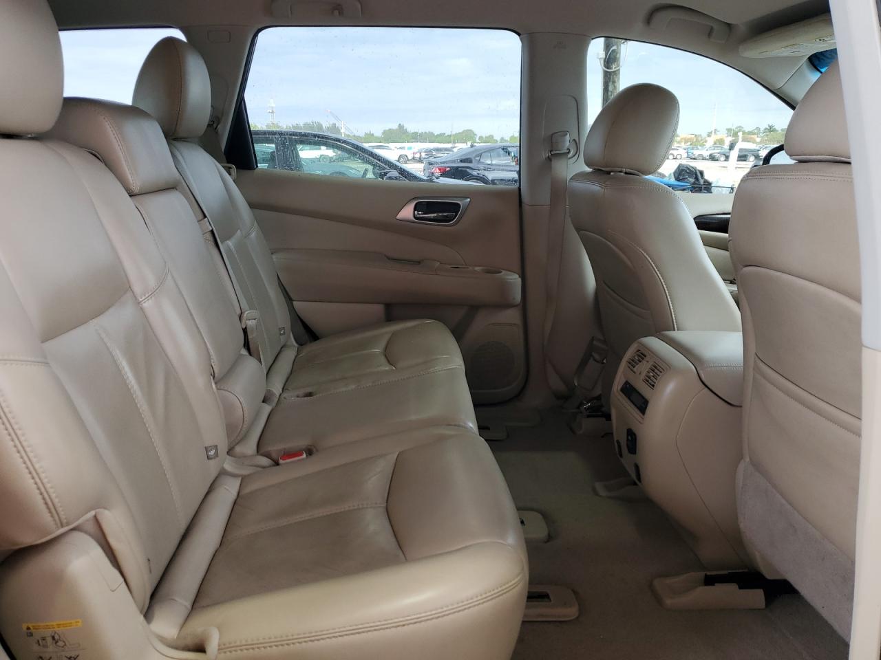 2015 Nissan Pathfinder - Image 11