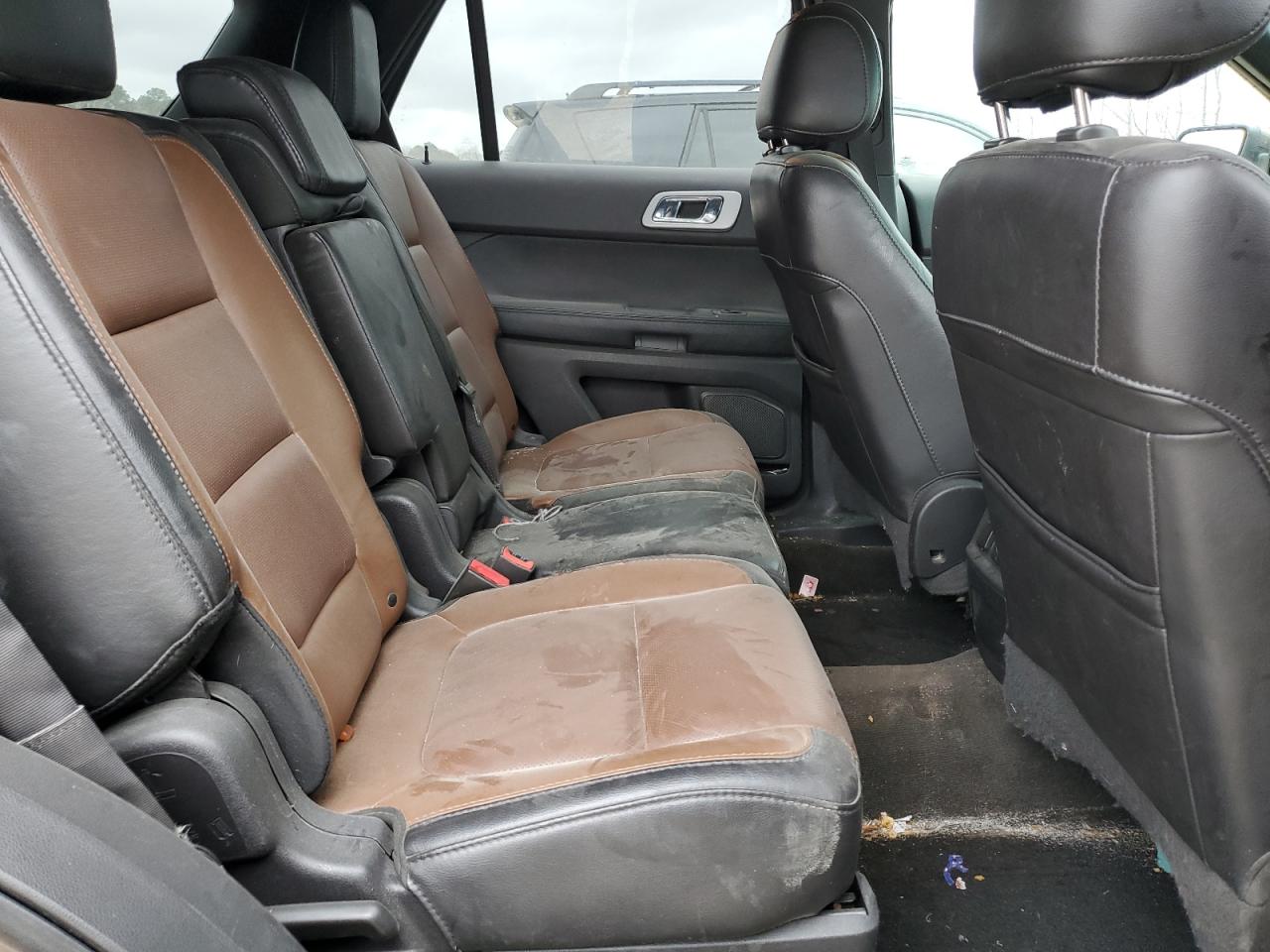 2015 Ford Explorer - Image 11