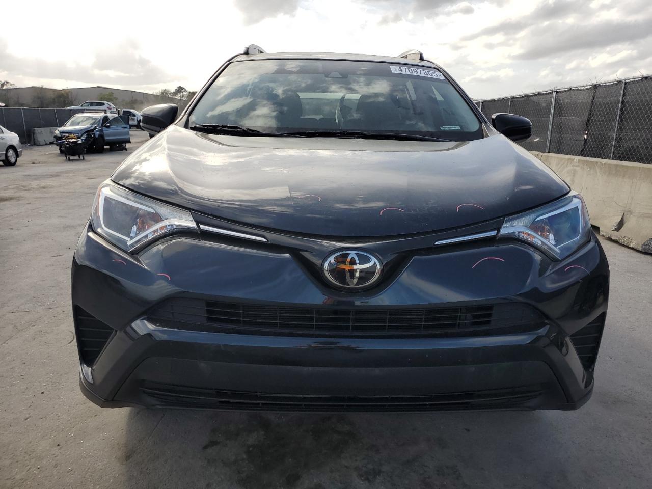 2018 Toyota RAV 4 - Image 5