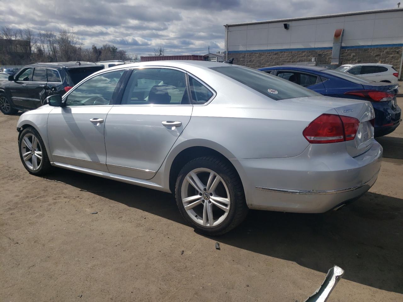 2015 Volkswagen Passat - Image 2