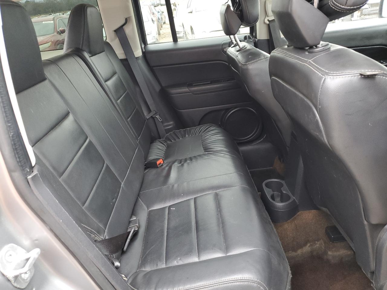 2014 Jeep Liberty (Patriot) - Image 11