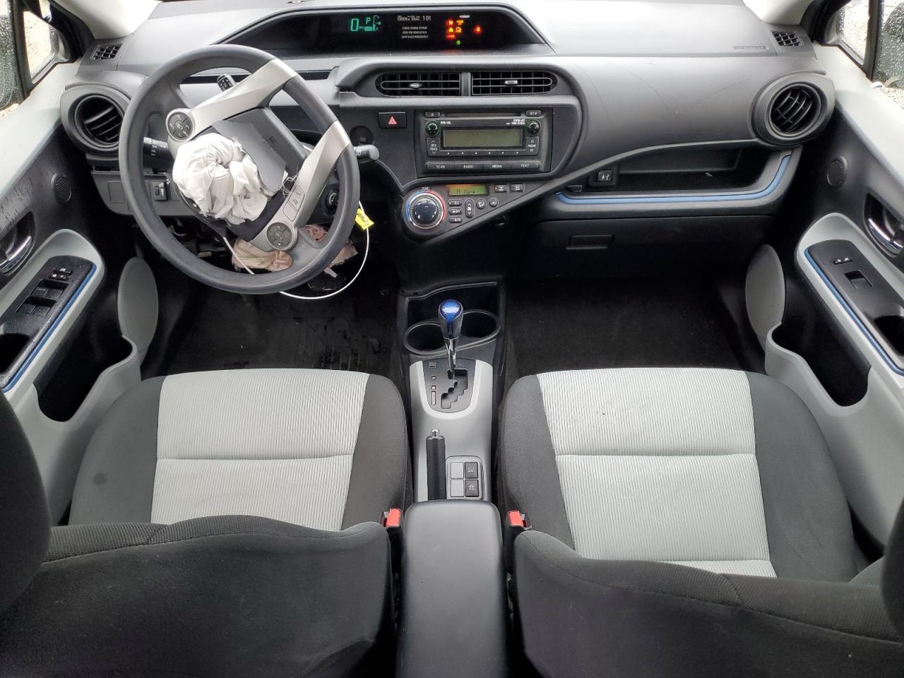 2013 Toyota Prius - Image 8