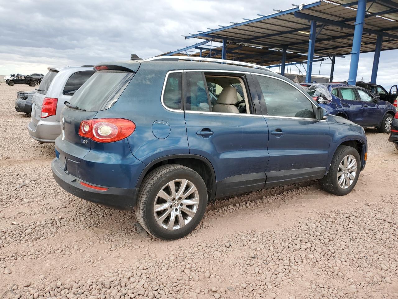 2009 Volkswagen Tiguan - Image 3