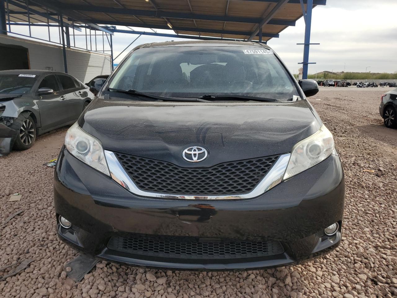 2017 Toyota Sienna - Image 5