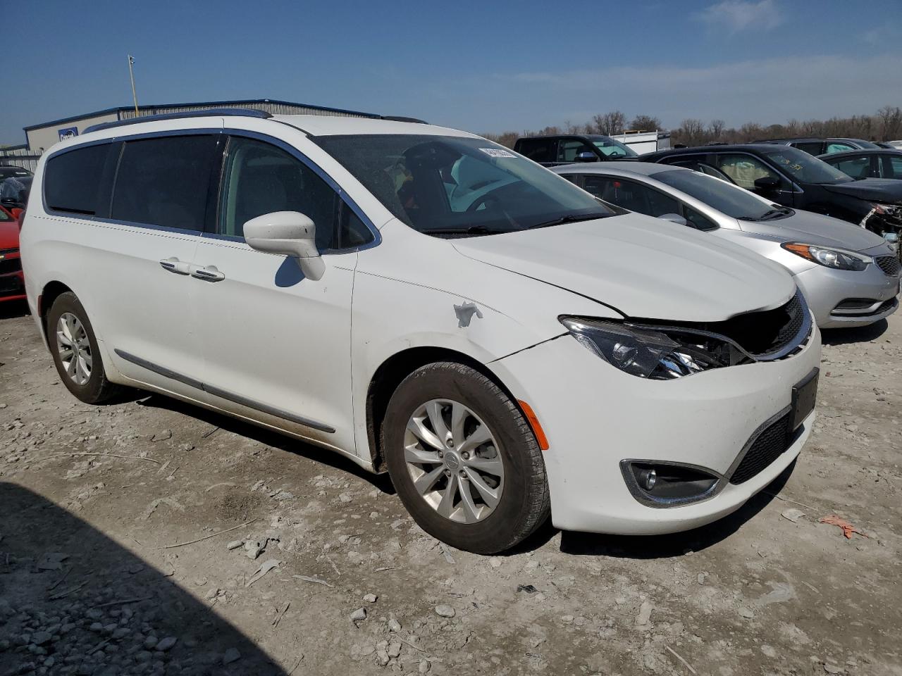 2018 Chrysler Pacifica - Image 4