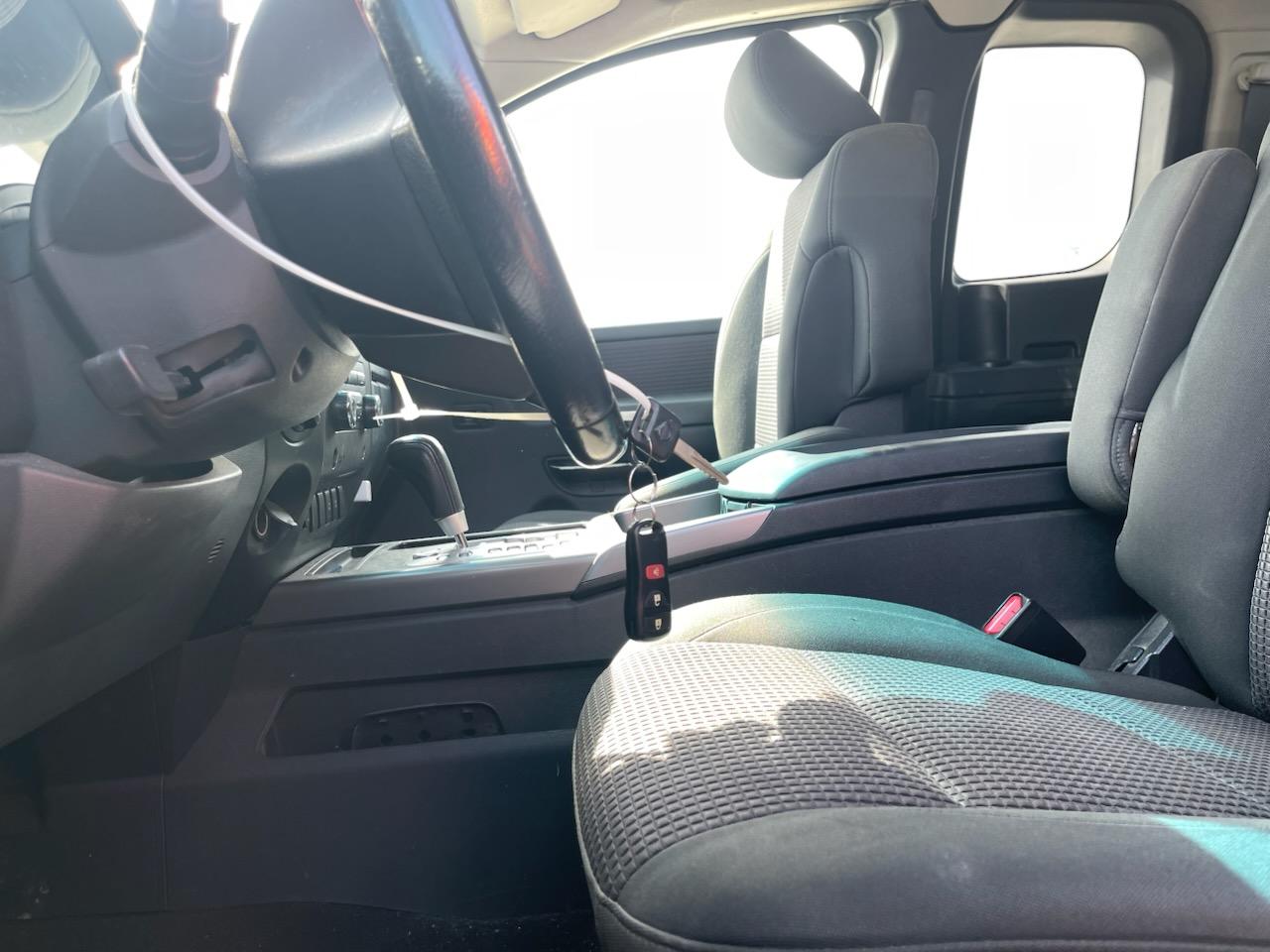 2010 Nissan Titan - Image 7