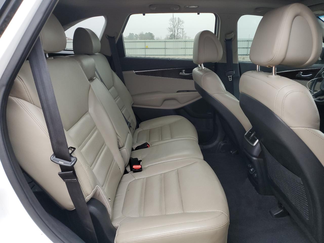 2016 Kia Sorento - Image 11