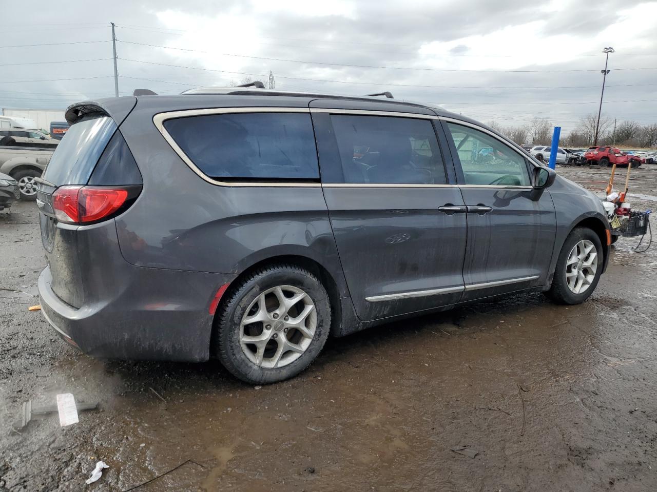 2018 Chrysler Pacifica - Image 3