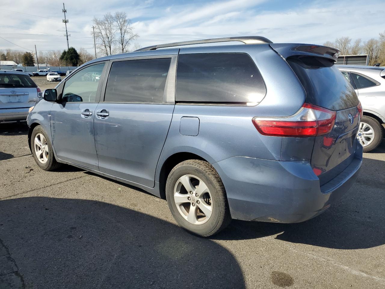 2015 Toyota Sienna - Image 2
