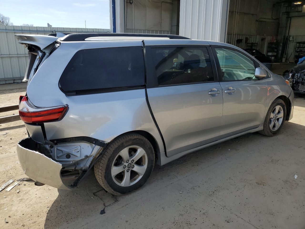 2020 Toyota Sienna - Image 3