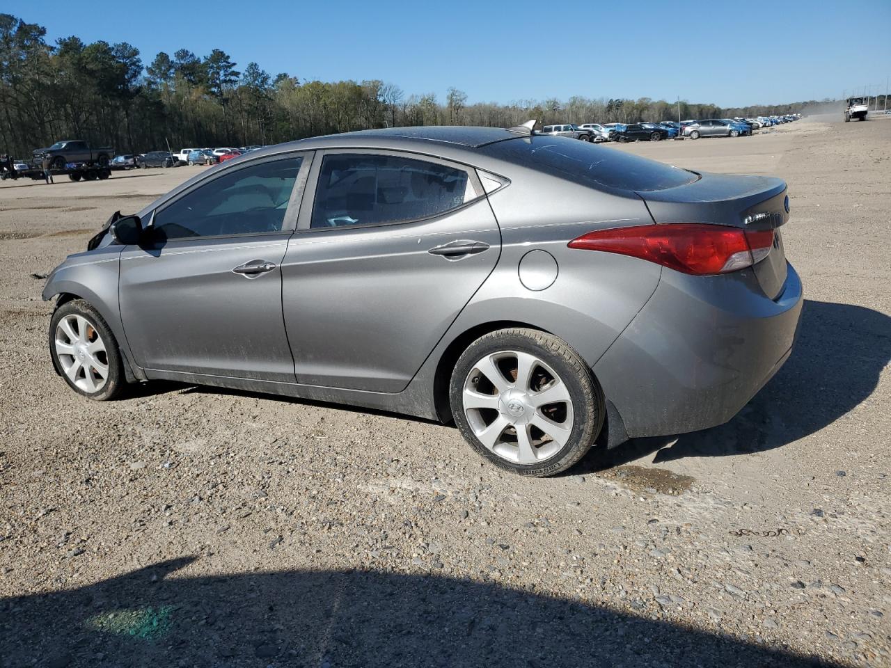 2013 Hyundai Elantra - Image 2