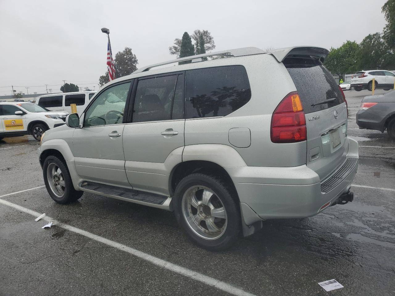 2004 Lexus GX - Image 2