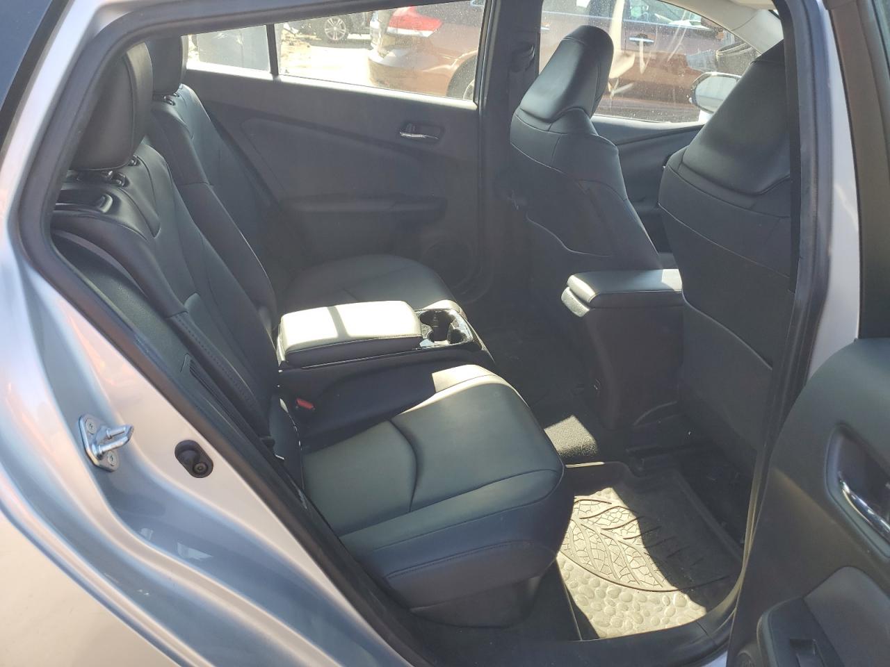 2019 Toyota Prius - Image 11