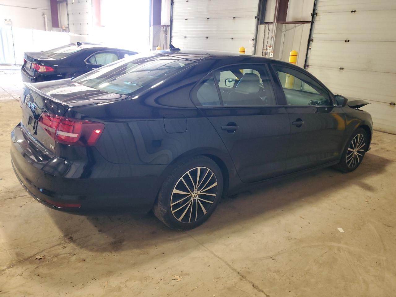 2016 Volkswagen Jetta - Image 3