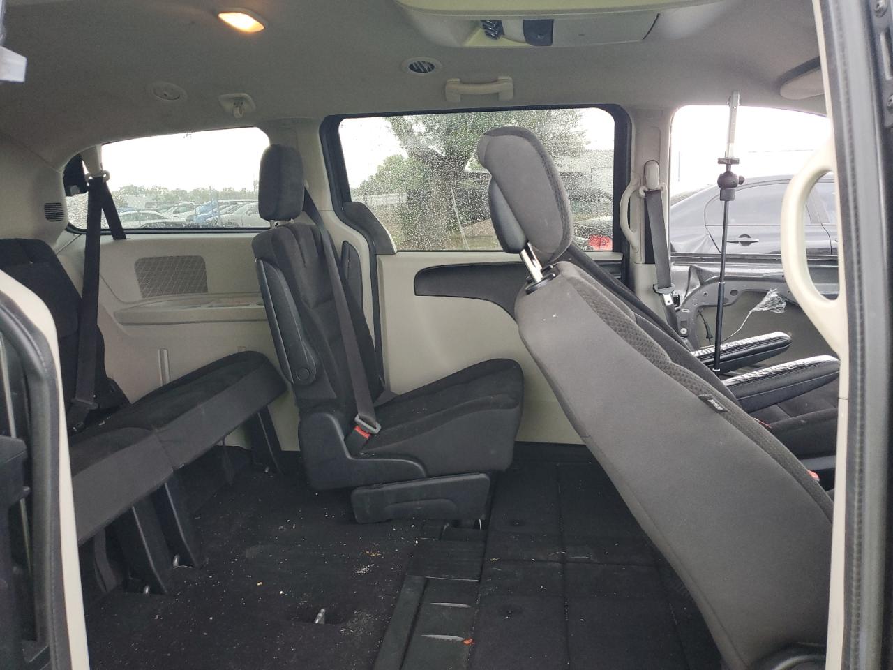 2019 Dodge Caravan - Image 11
