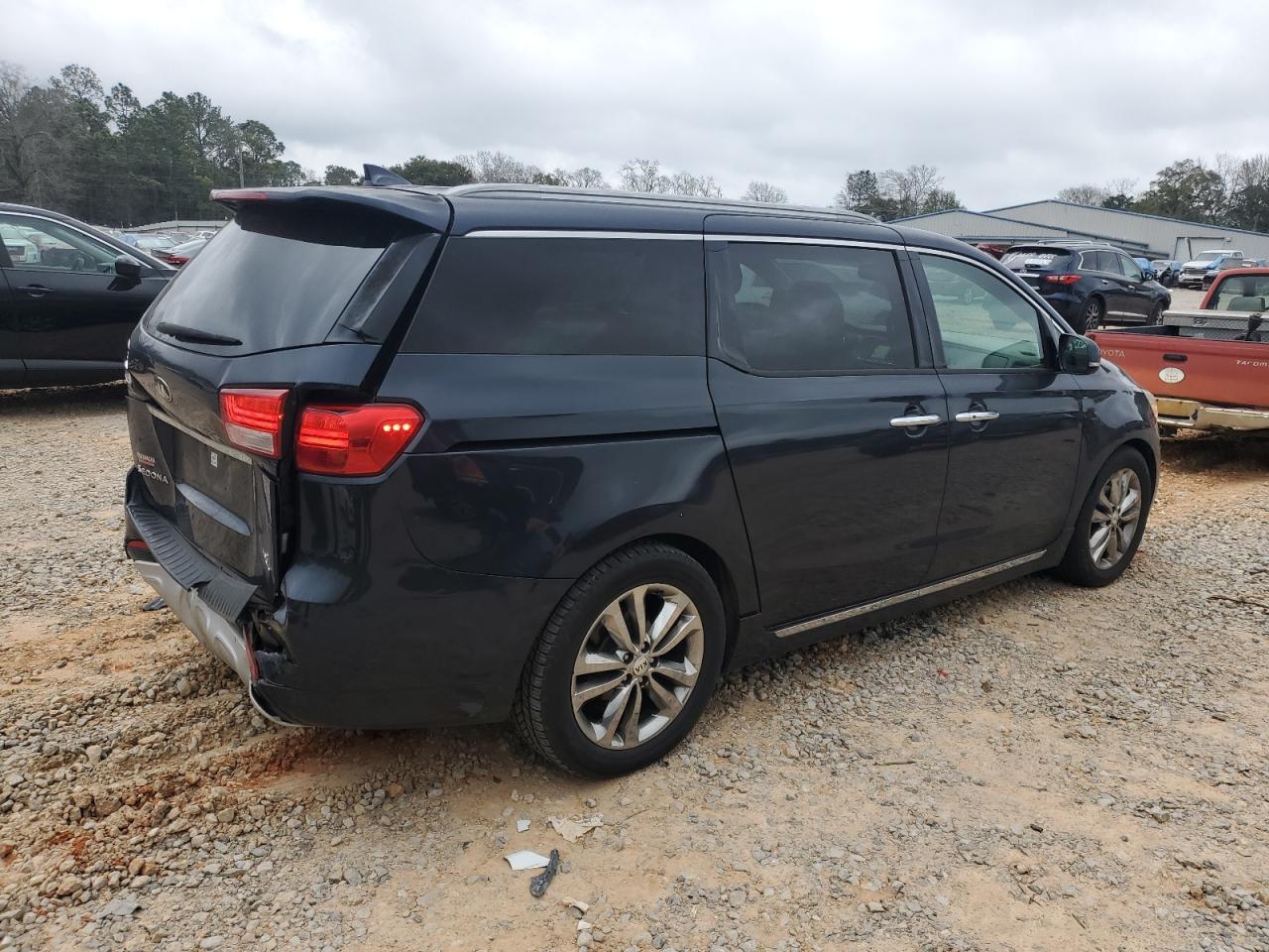 2016 Kia Sedona - Image 3