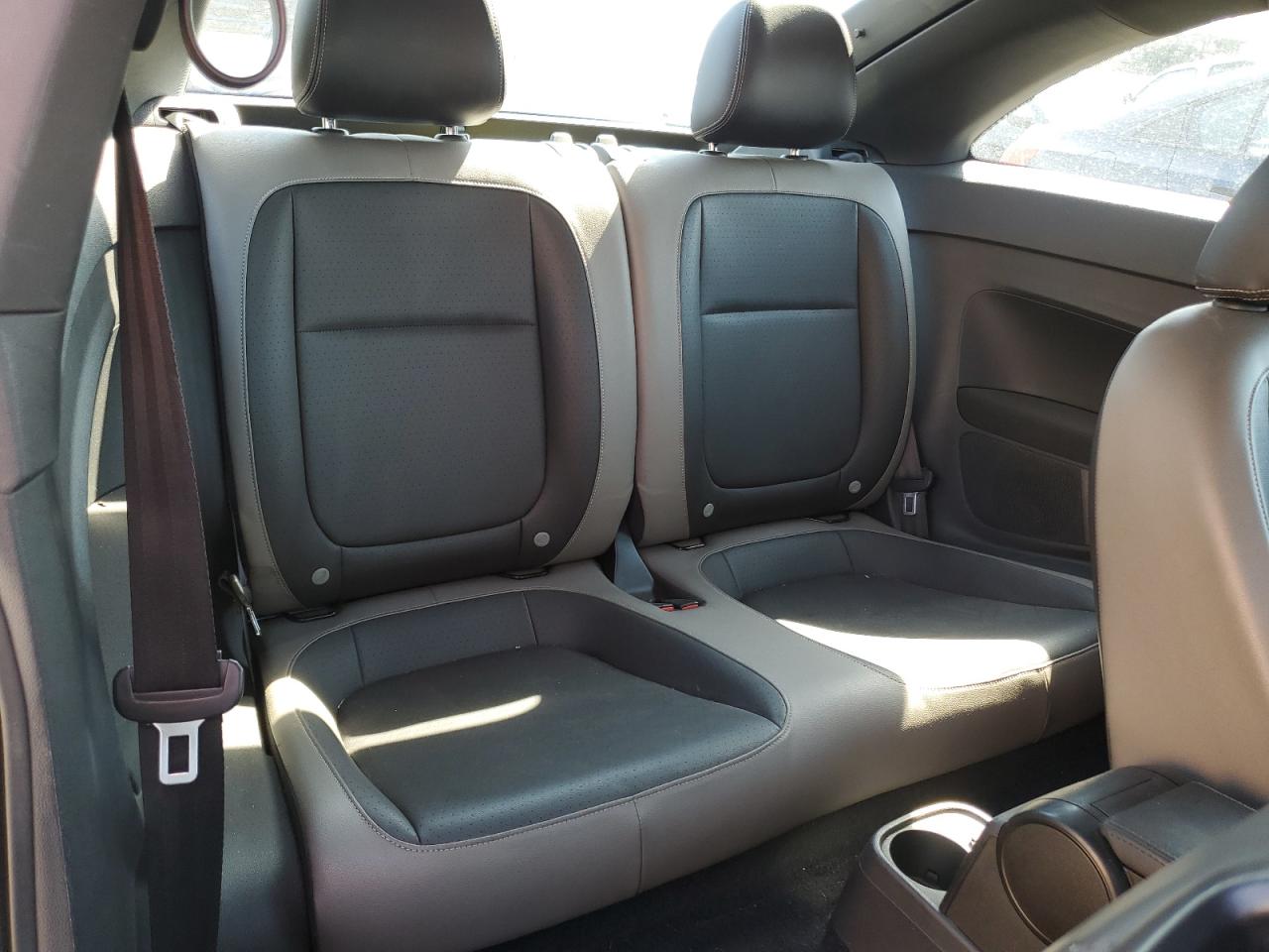 2015 Volkswagen Beetle - Image 10