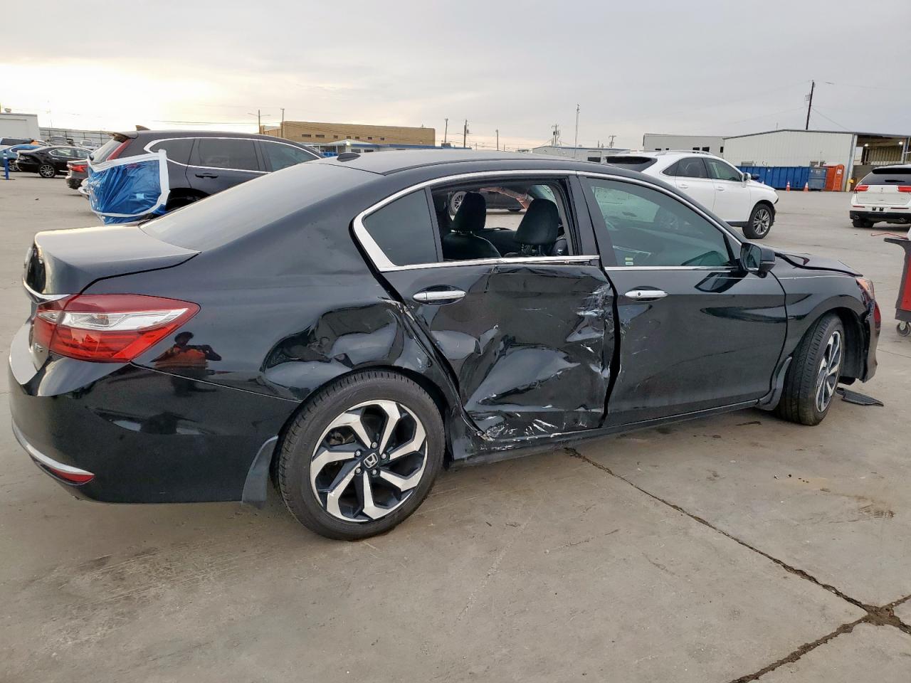 1HGCR3F86GA022057 HONDA ACCORD 2016