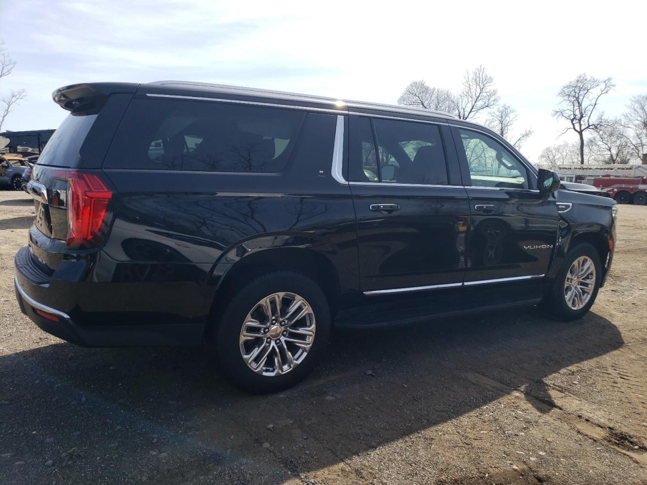 2021 GMC Yukon - Image 3