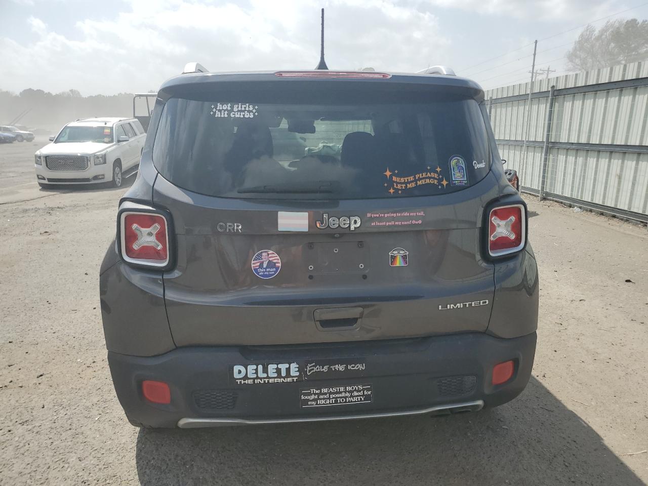 2018 Jeep Renegade - Image 6