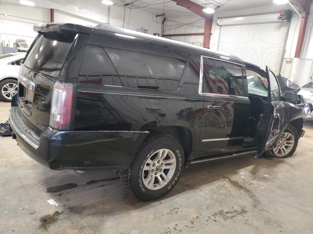 2016 GMC Yukon - Image 3