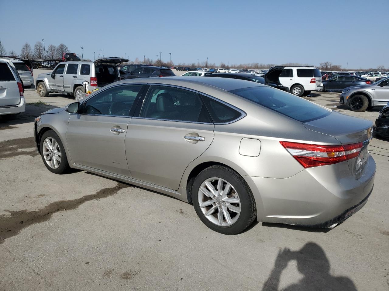 2013 Toyota Avalon - Image 2