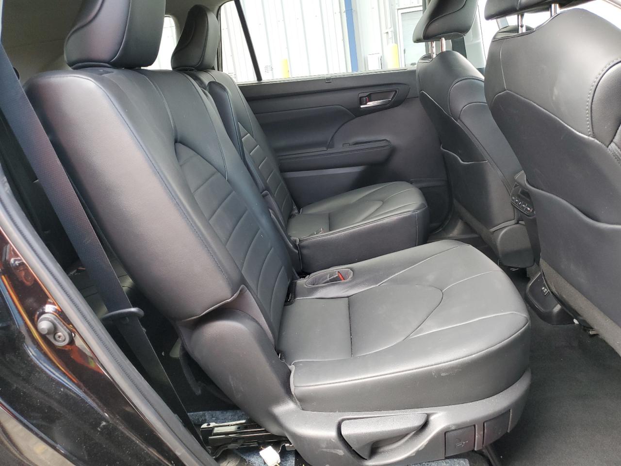 2021 Toyota Highlander - Image 11