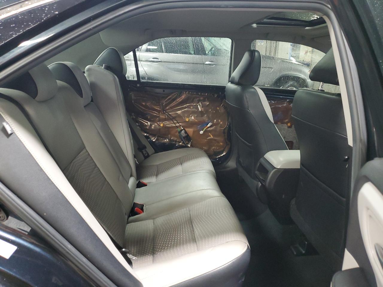 2015 Toyota Camry - Image 10