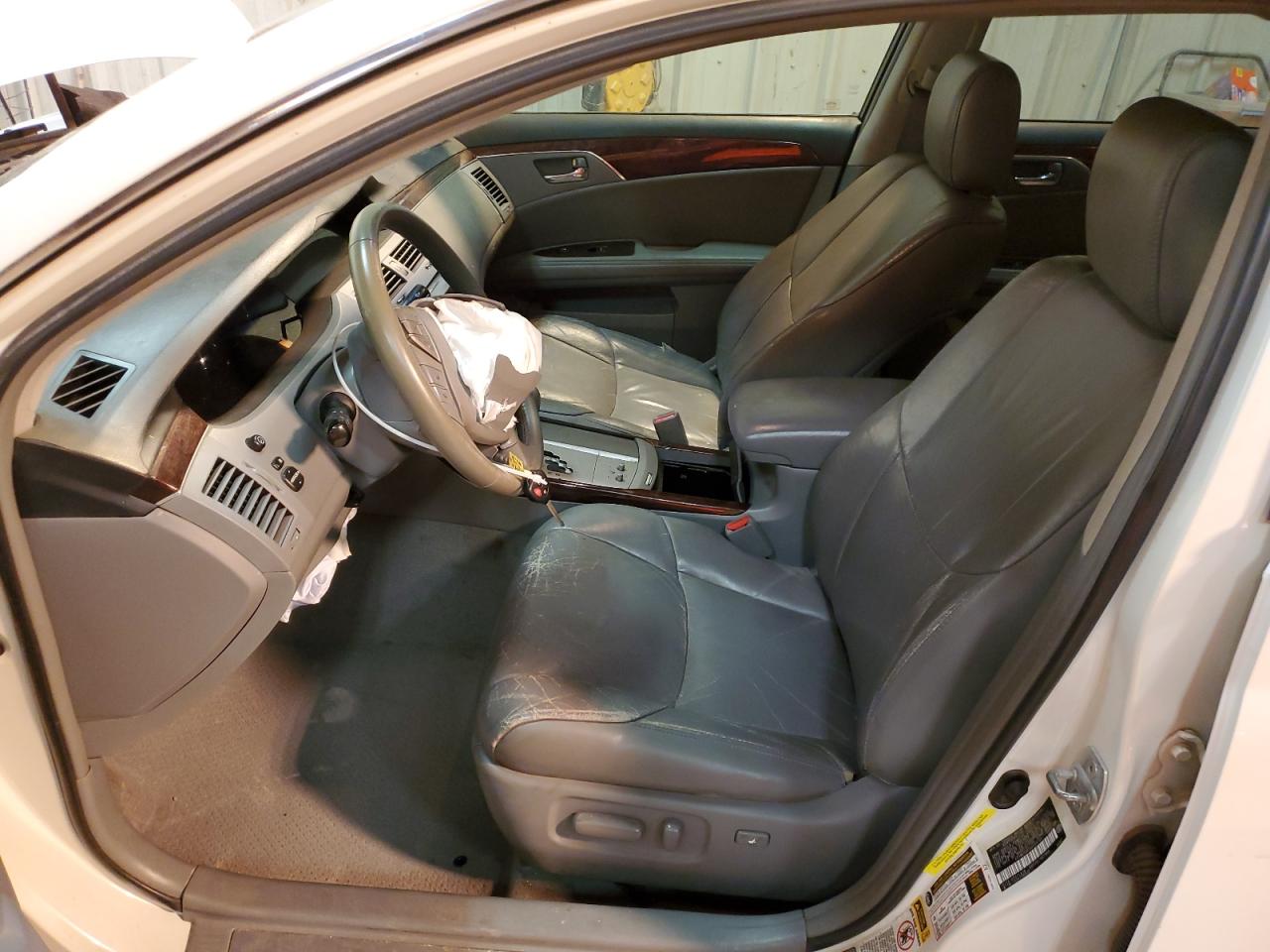 2010 Toyota Avalon - Image 7