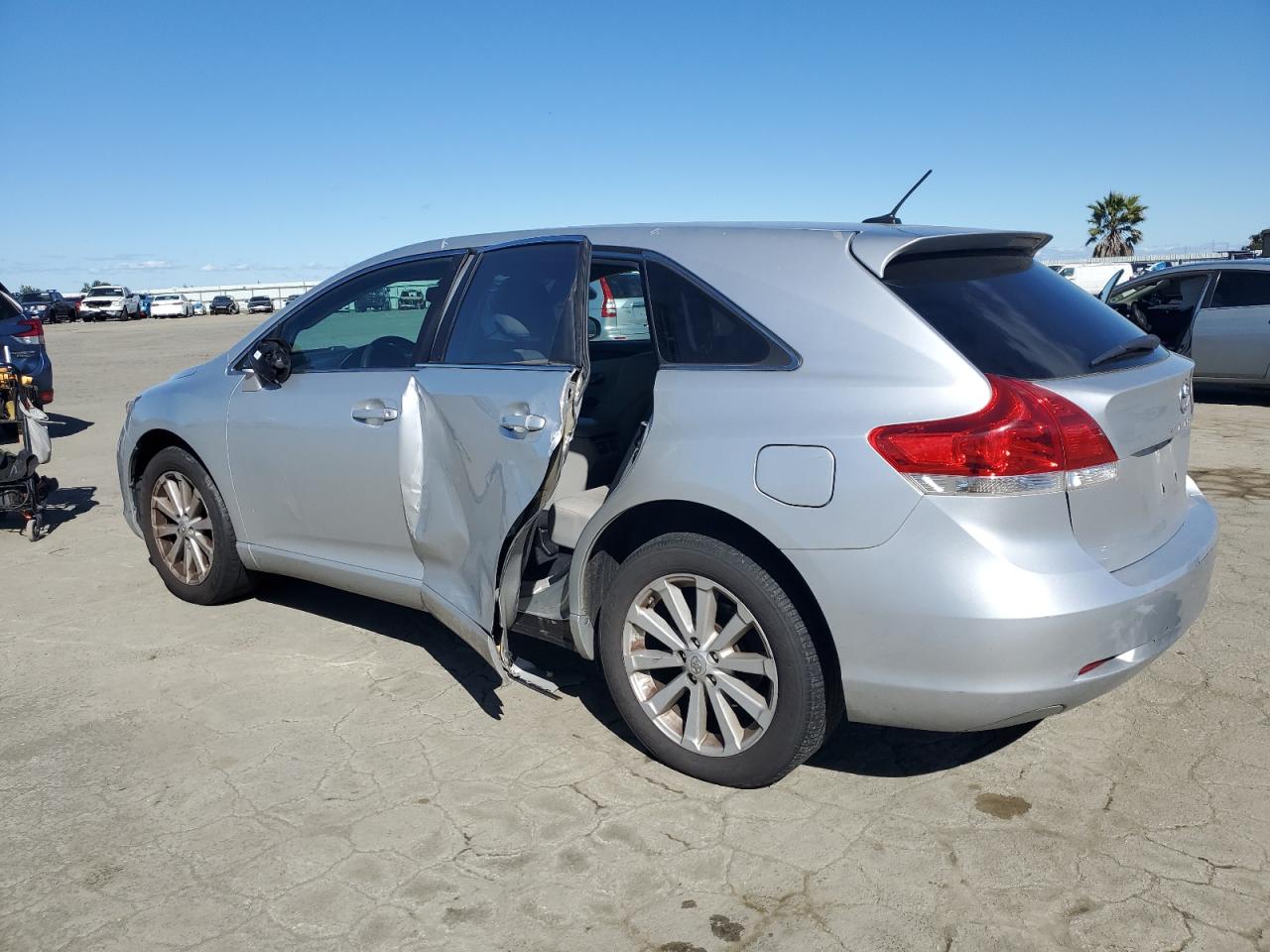 2011 Toyota Venza - Image 2