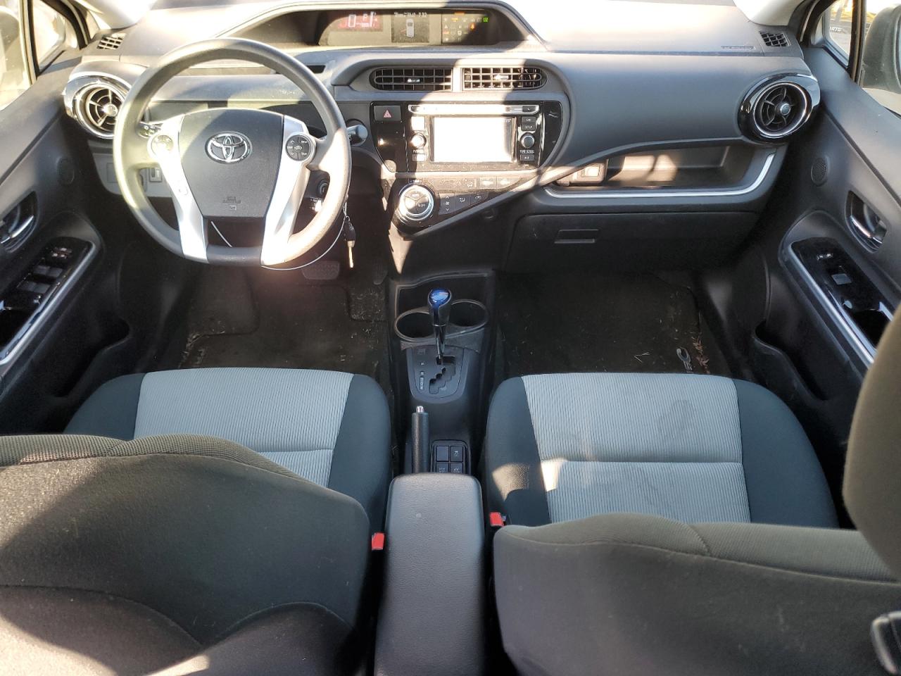 2015 Toyota Prius - Image 8
