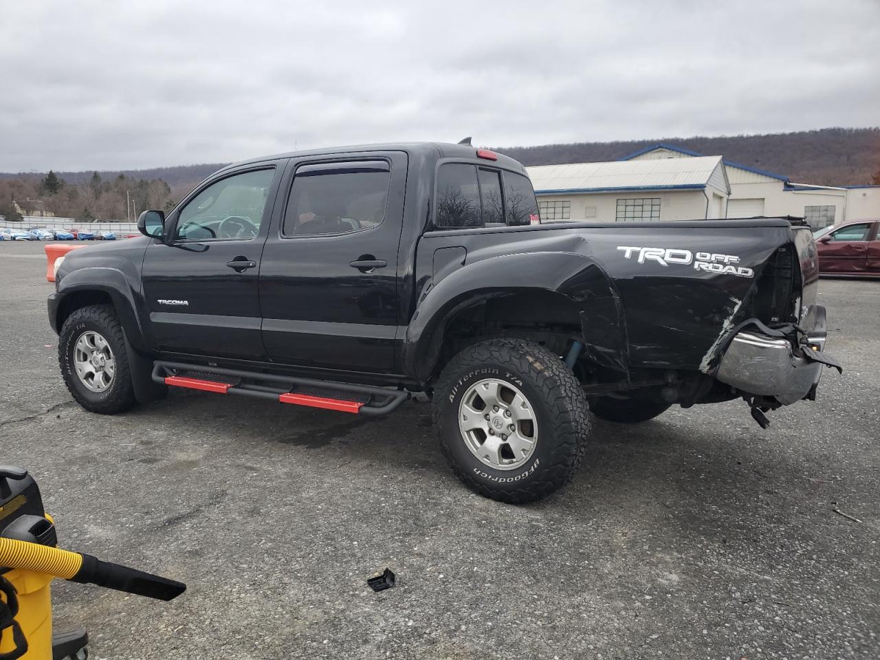 2015 Toyota Tacoma - Image 2