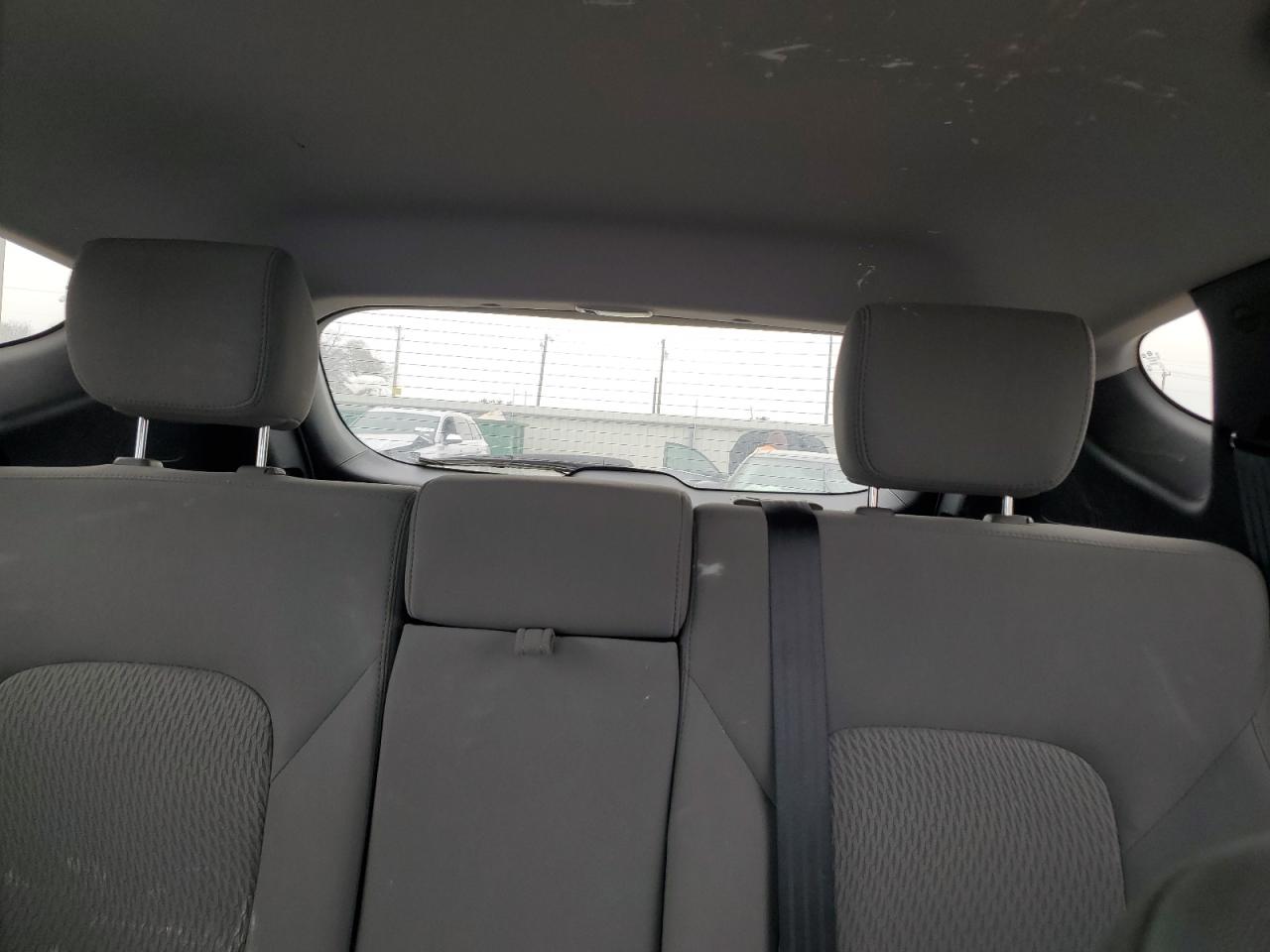 2016 Hyundai Santa Fe - Image 10