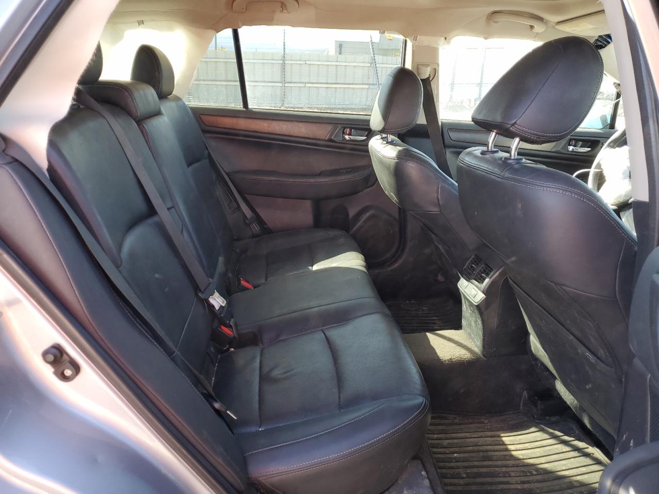 2015 Subaru Outback - Image 10
