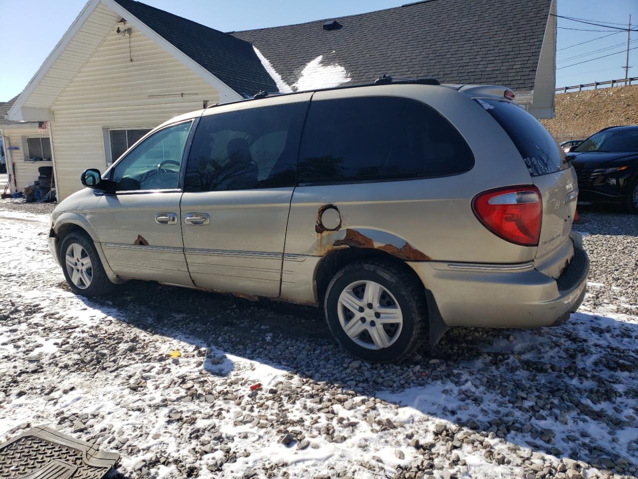 2005 Chrysler Town & Country - Image 2