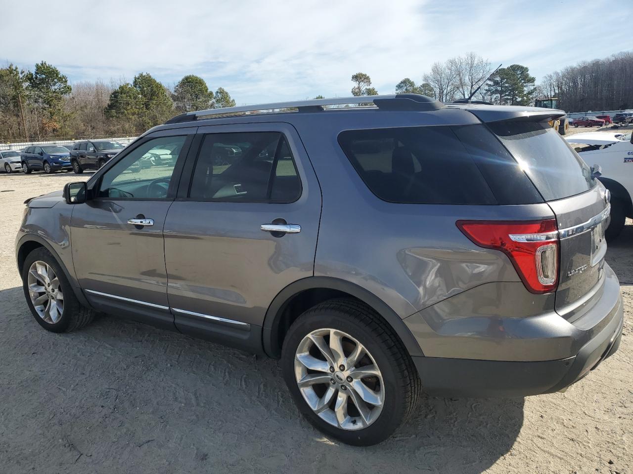2014 Ford Explorer - Image 2