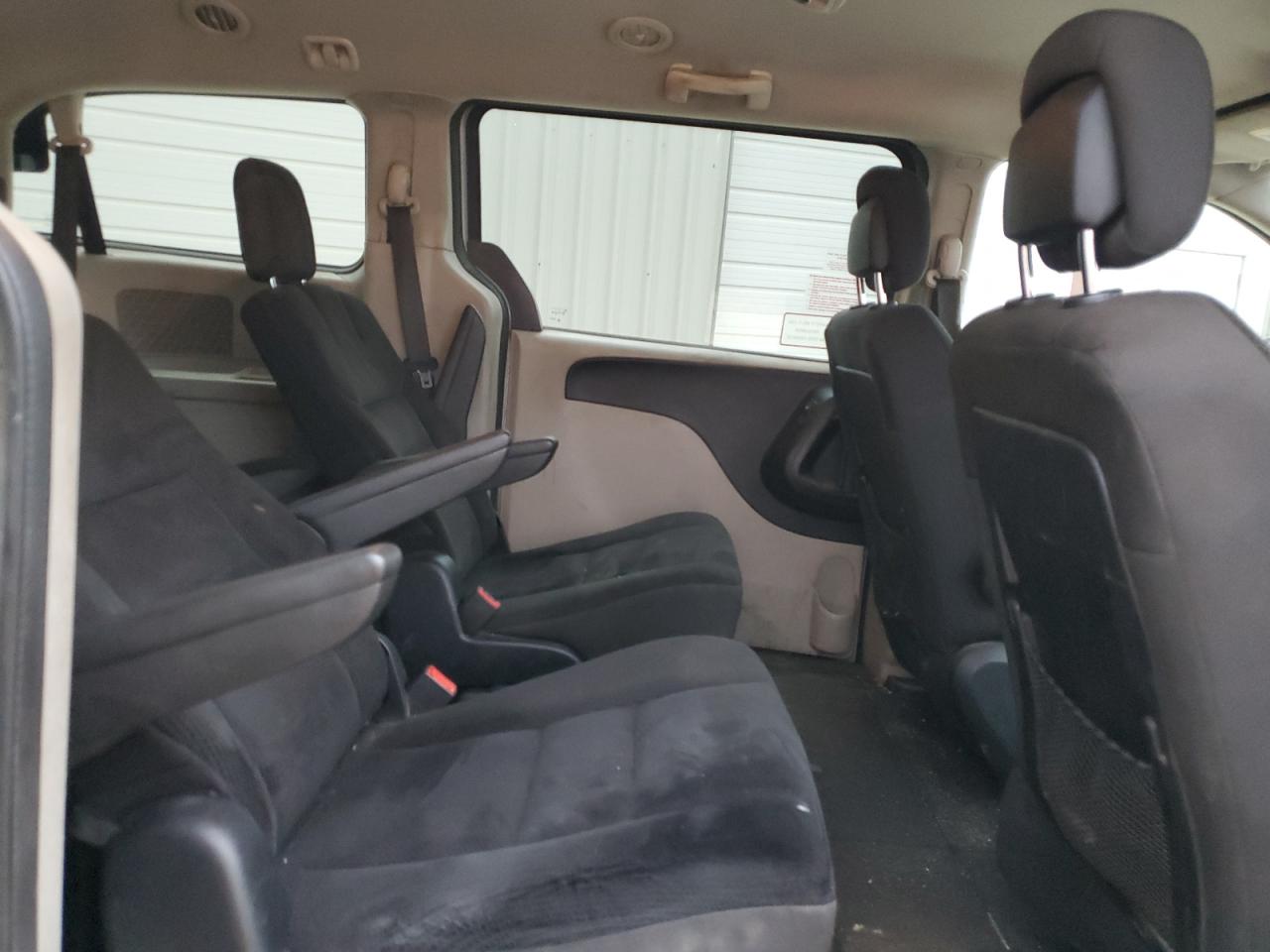 2019 Dodge Caravan - Image 11