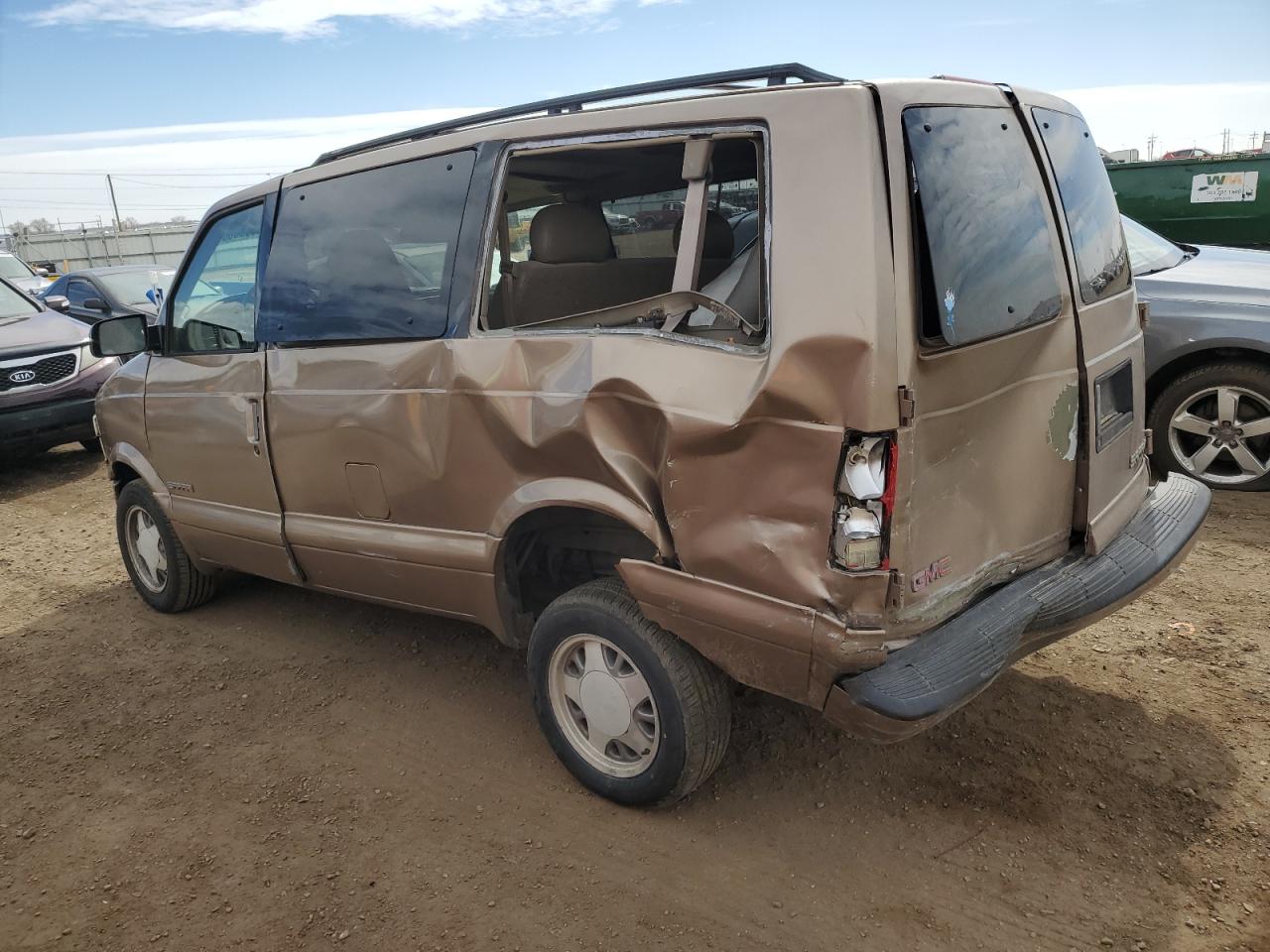 1999 GMC Safari - Image 2