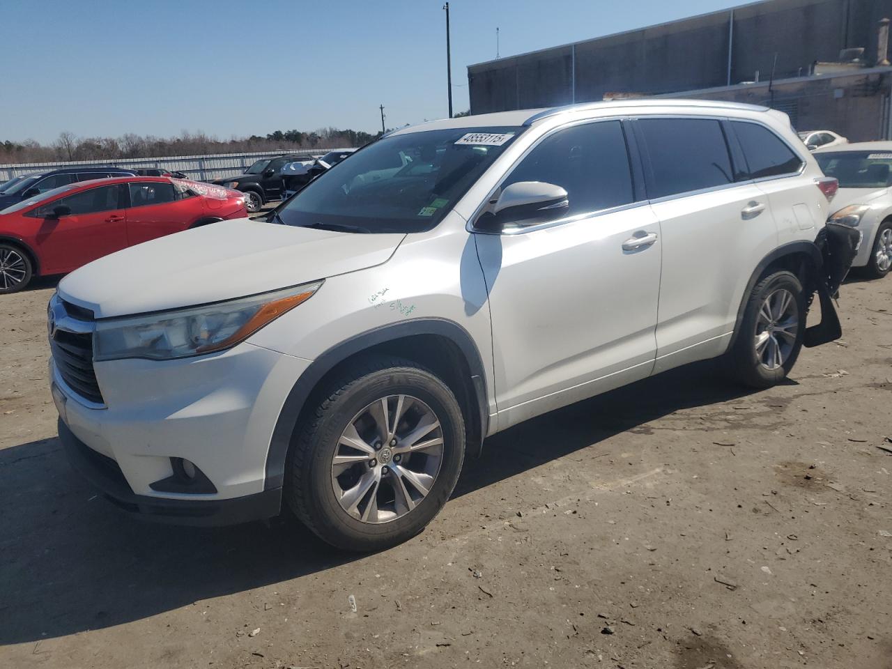 2015 Toyota Highlander - Image 1