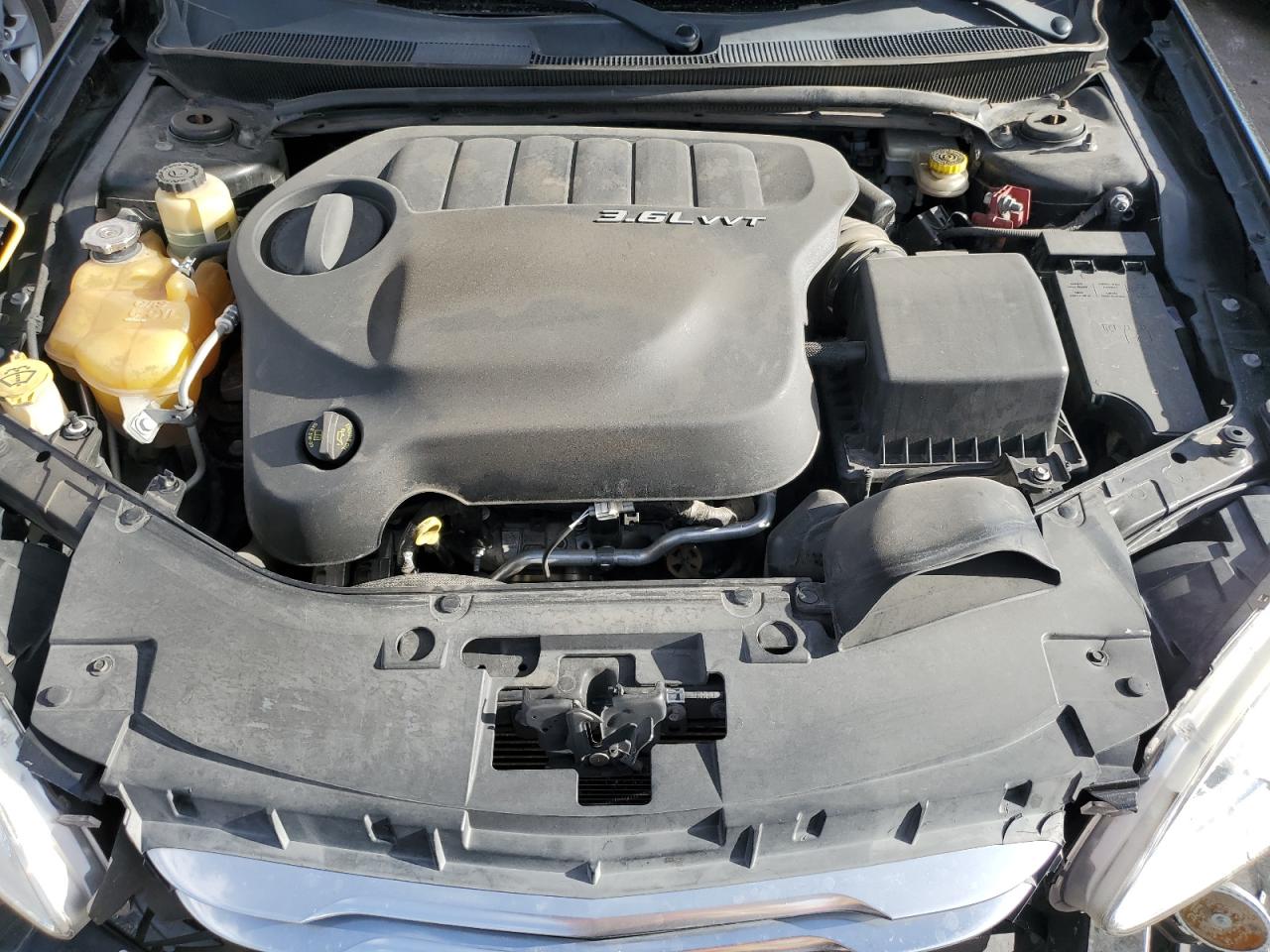 2013 Chrysler 200 - Image 11