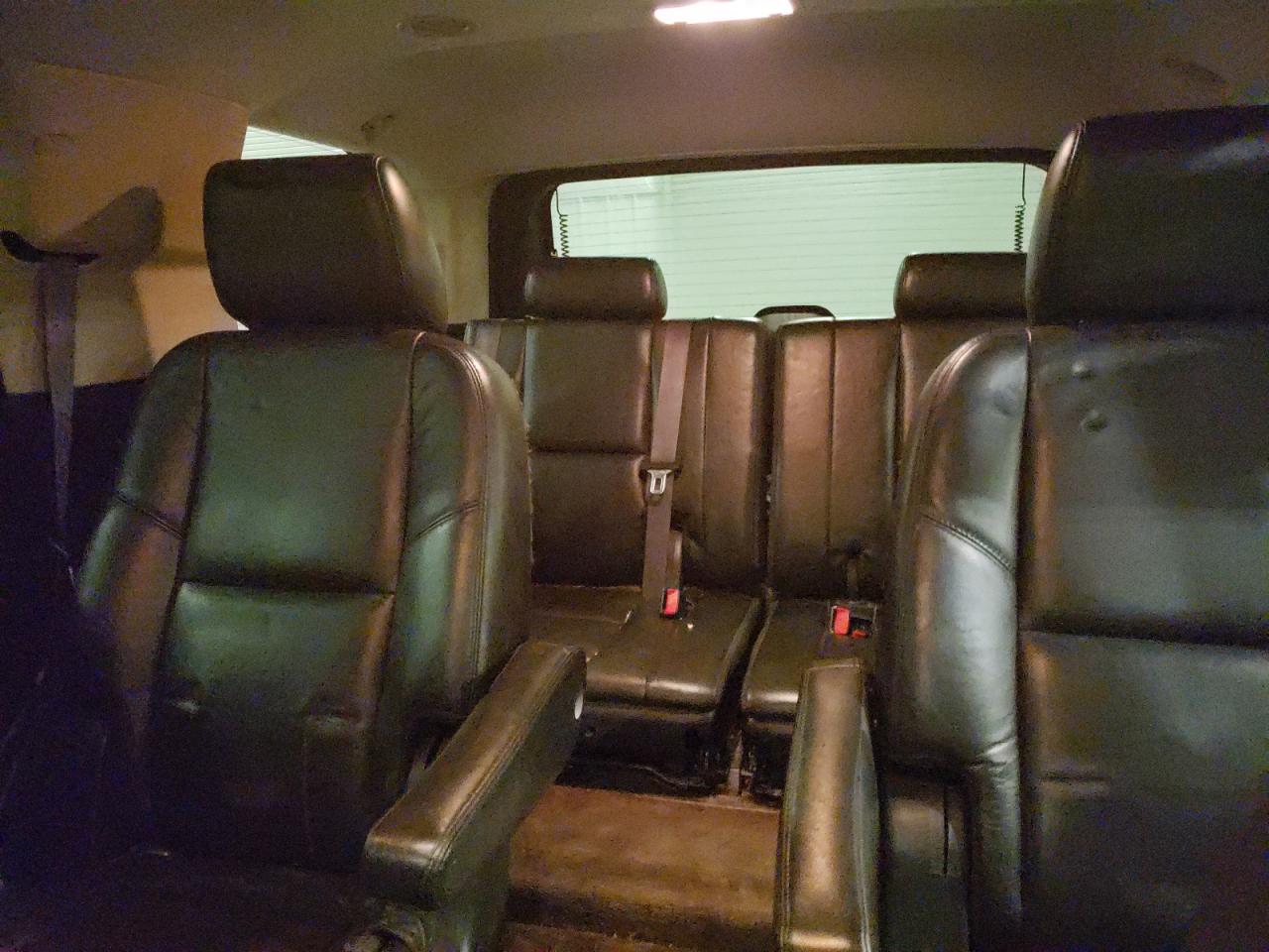 2011 Cadillac Escalade - Image 10