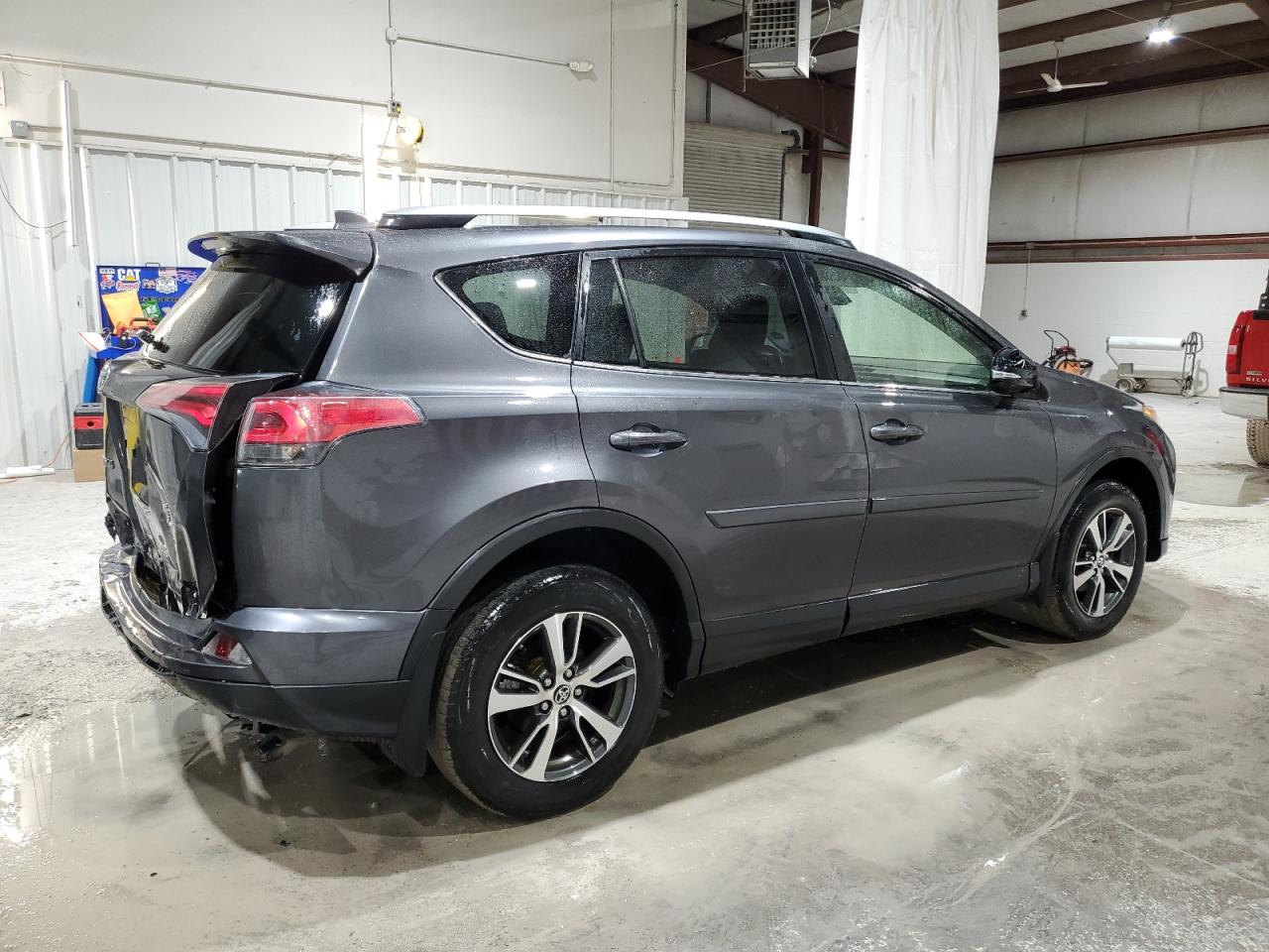 JTMRFREV2HJ112304 TOYOTA RAV4 2017