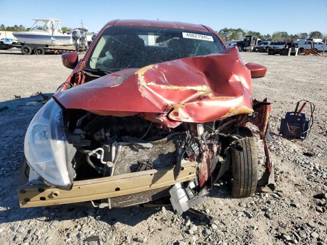  NISSAN VERSA 2018 Czerwony