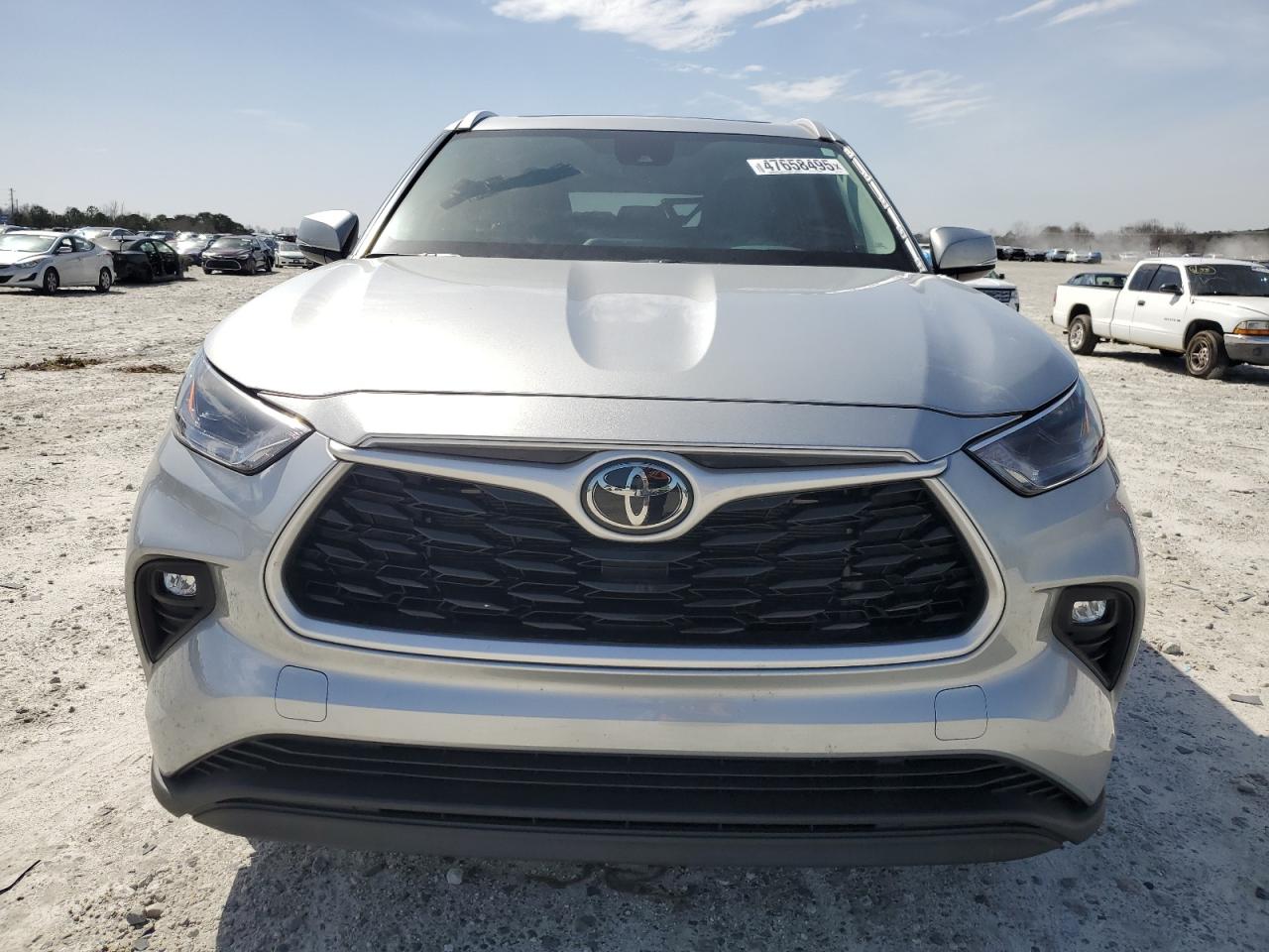 2022 Toyota Highlander - Image 5