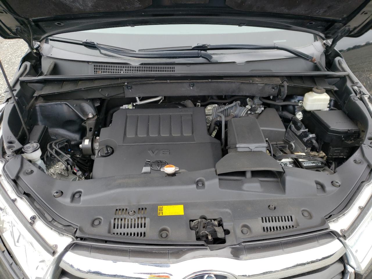 2016 Toyota Highlander - Image 12