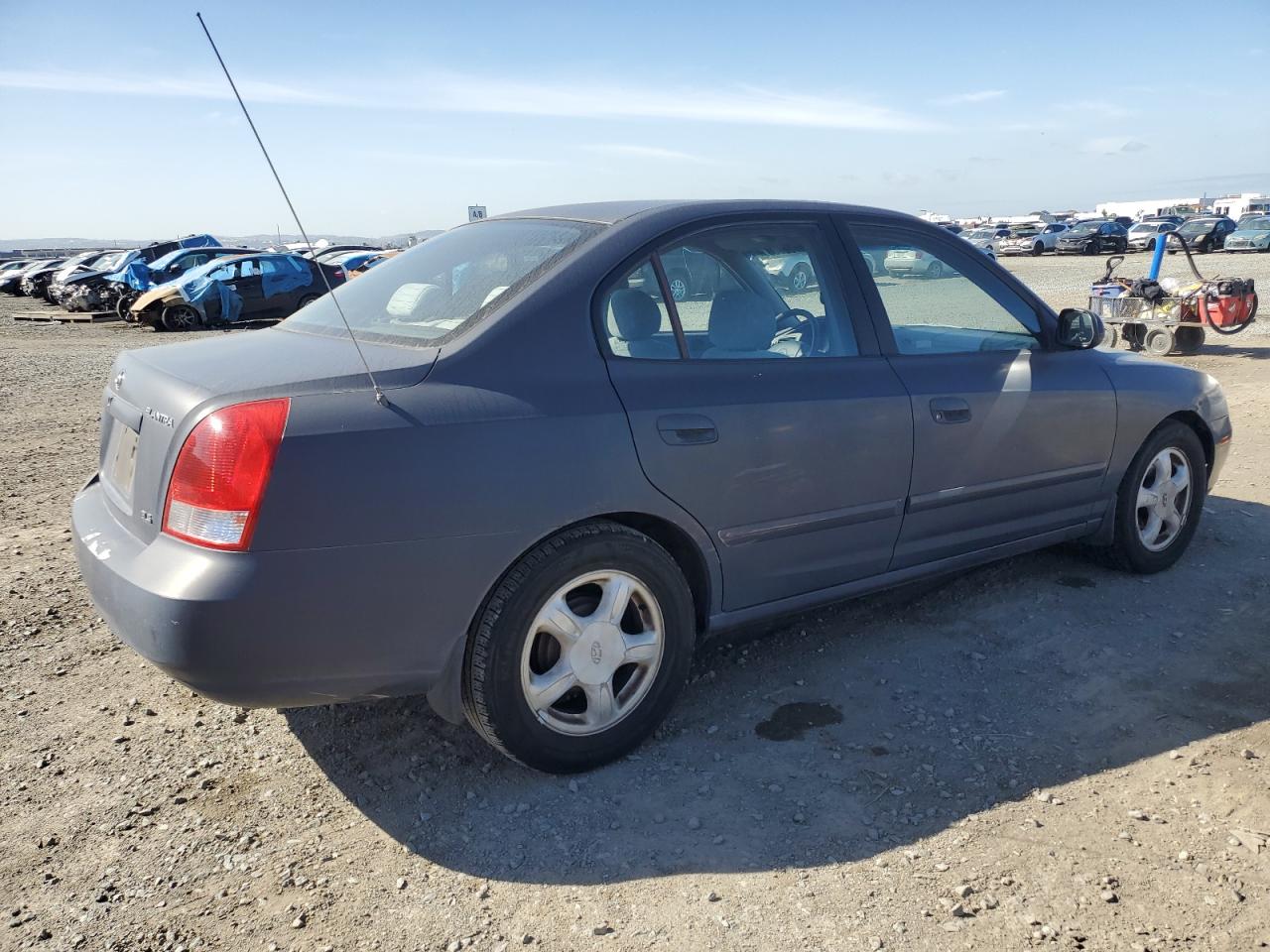 2002 Hyundai Elantra - Image 3