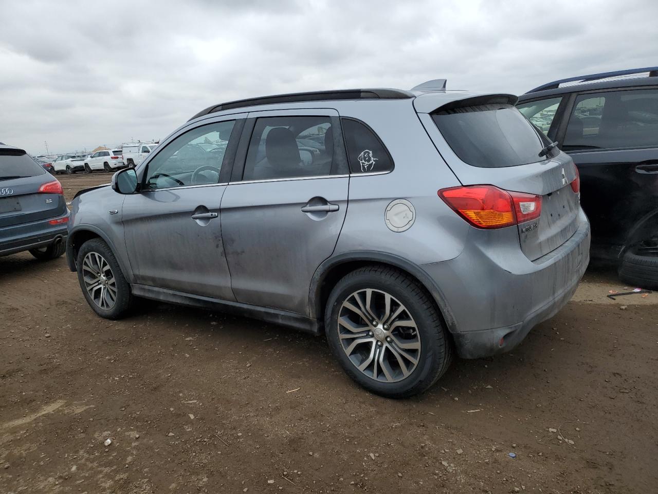 2017 Mitsubishi Outlander - Image 2