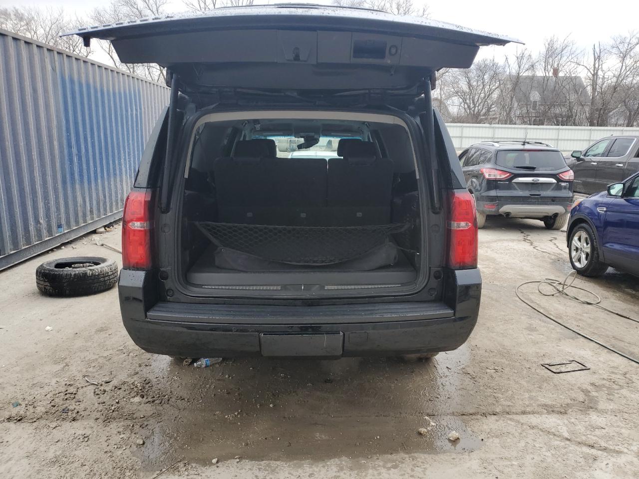 2015 Chevrolet Suburban - Image 6