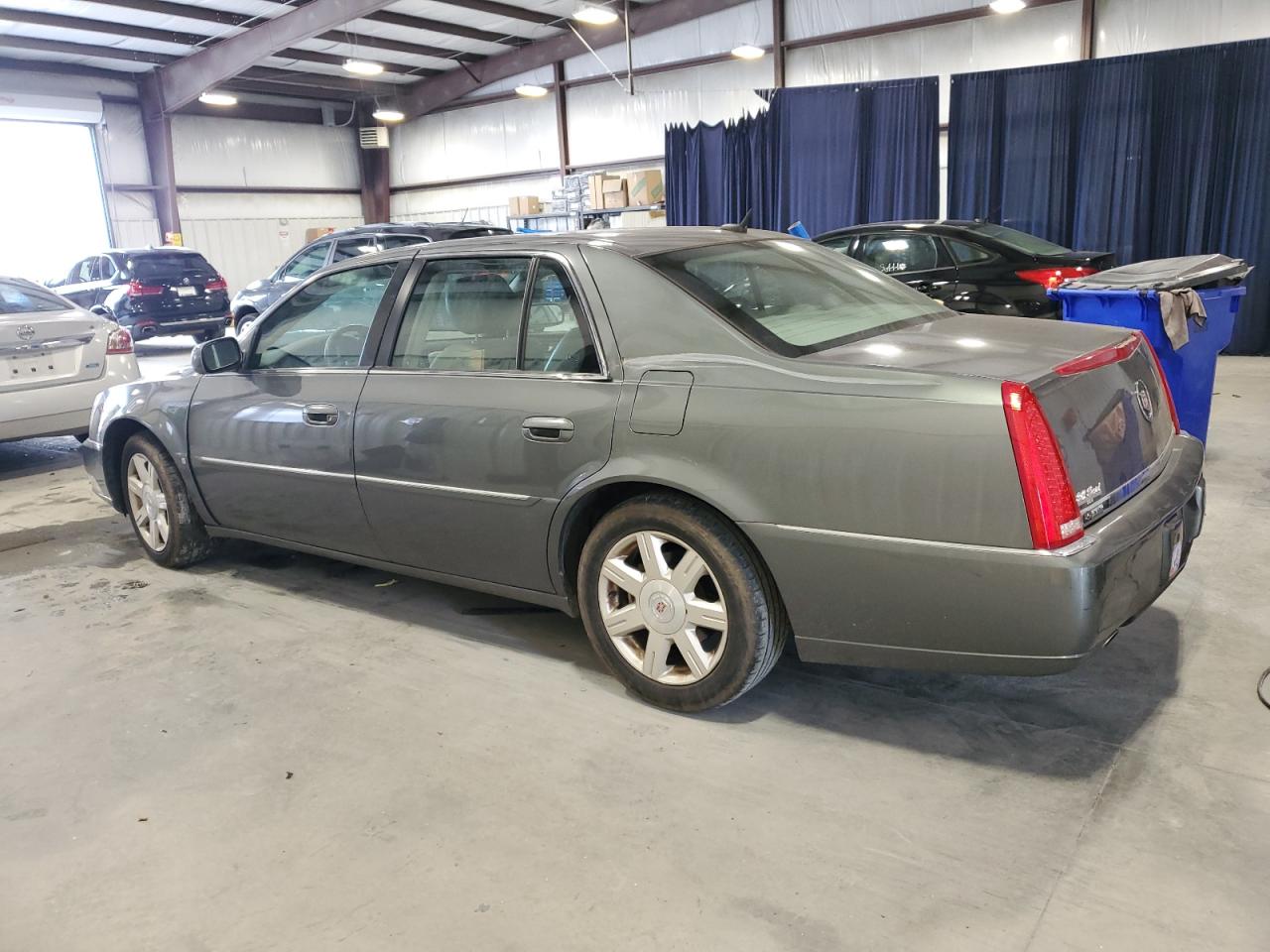2008 Cadillac DTS - Image 2