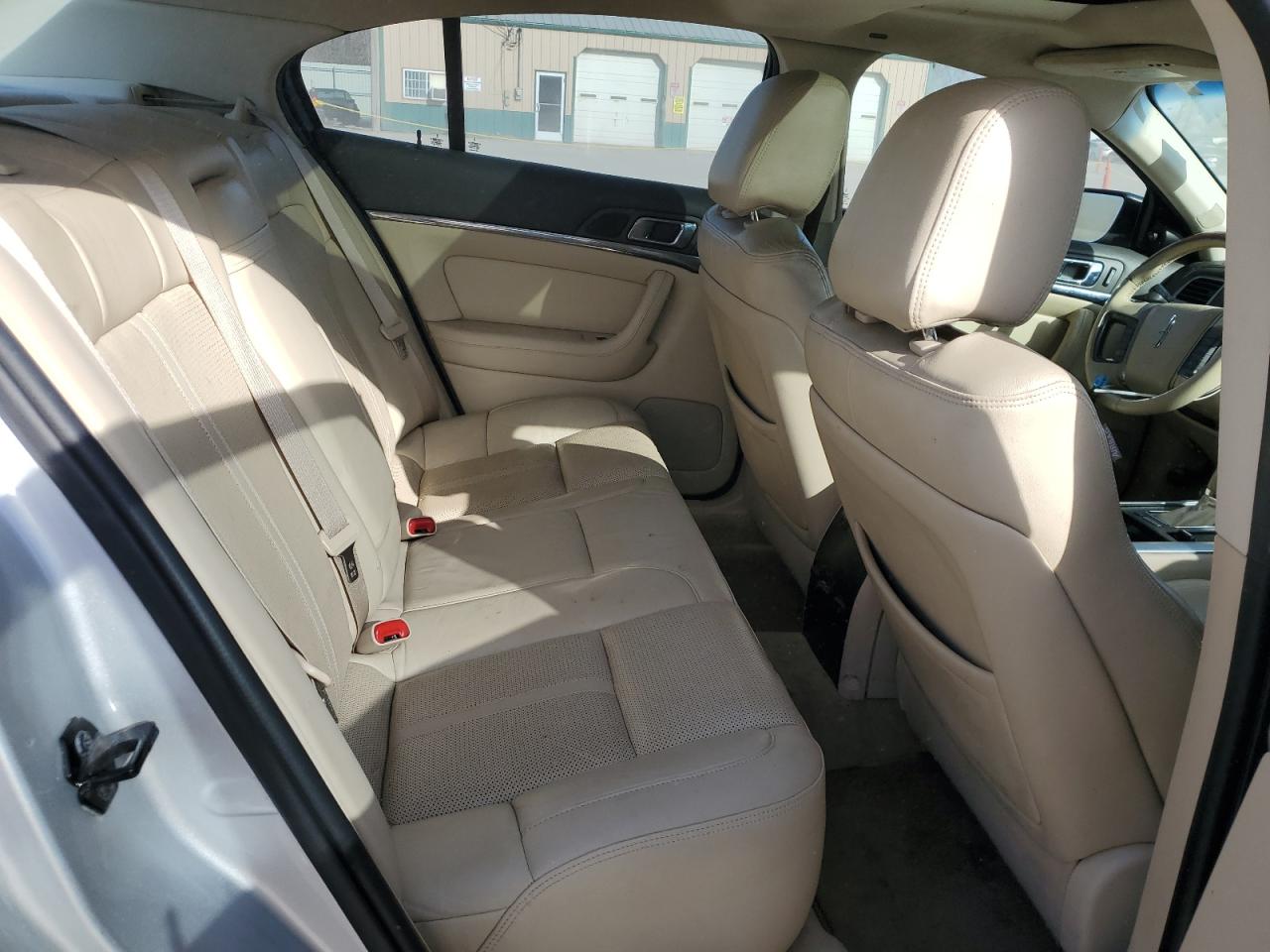 2010 Lincoln MKS - Image 10